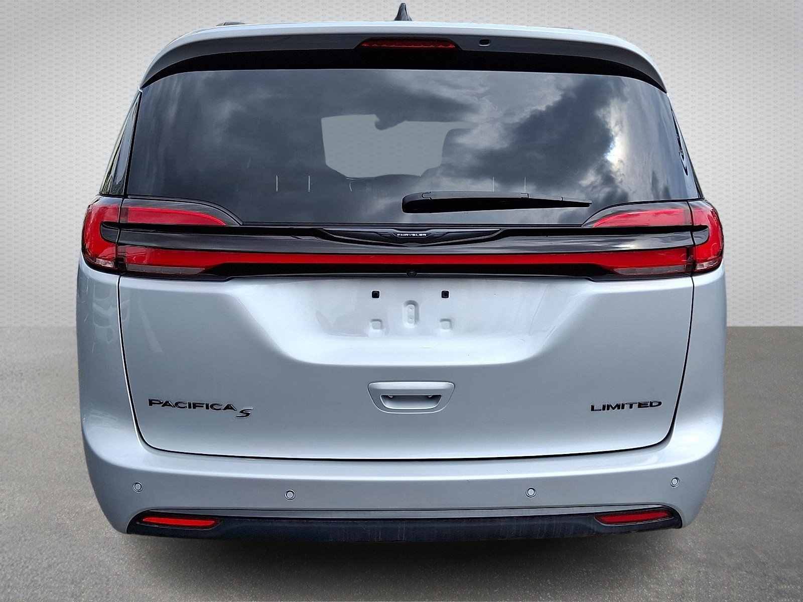 Certified 2024 Chrysler Pacifica Limited w/ S Appearance Package image 5