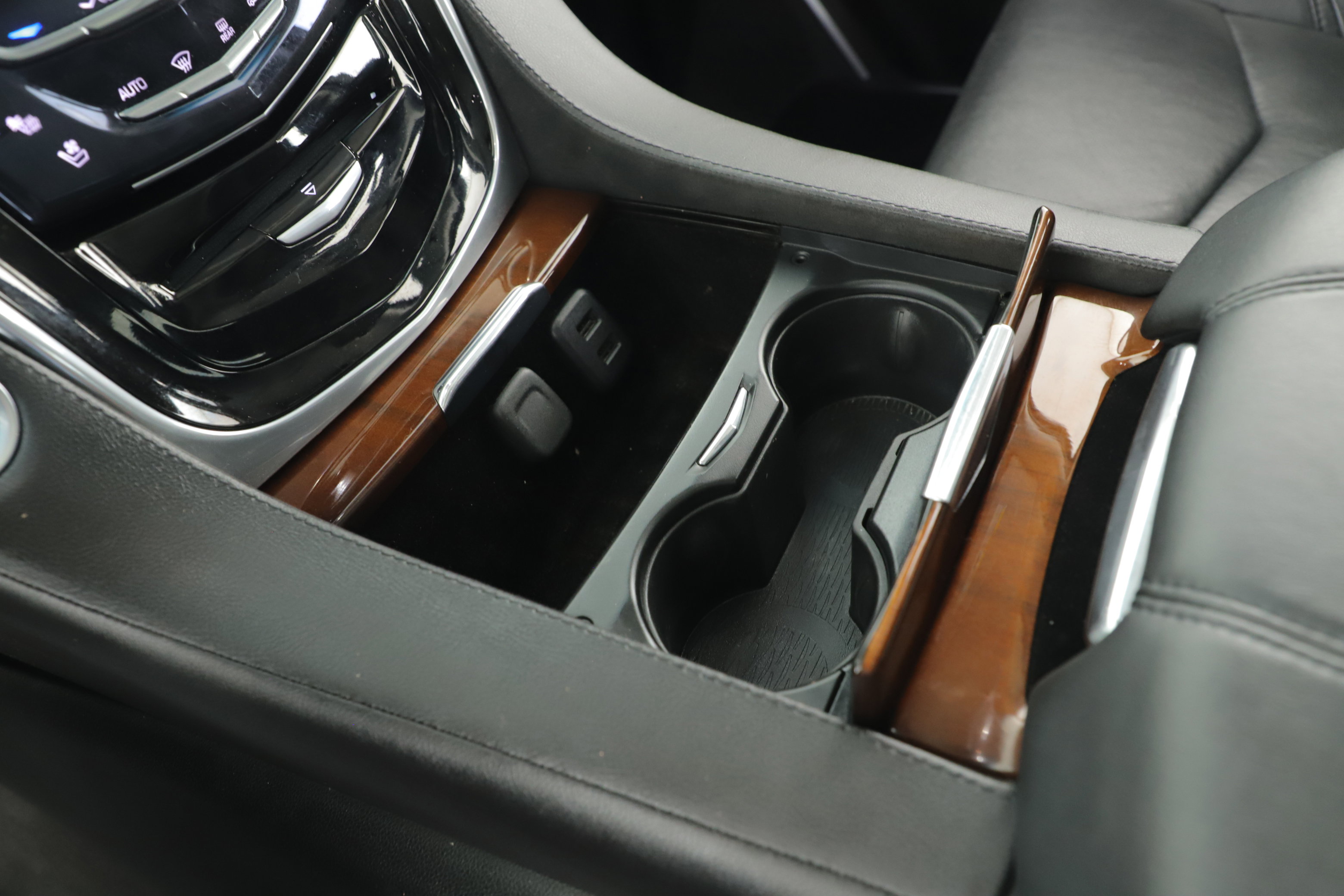 Used 2017 Cadillac Escalade Premium Luxury image 16