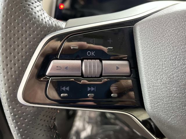 Used 2023 Nissan Ariya FWD image 31