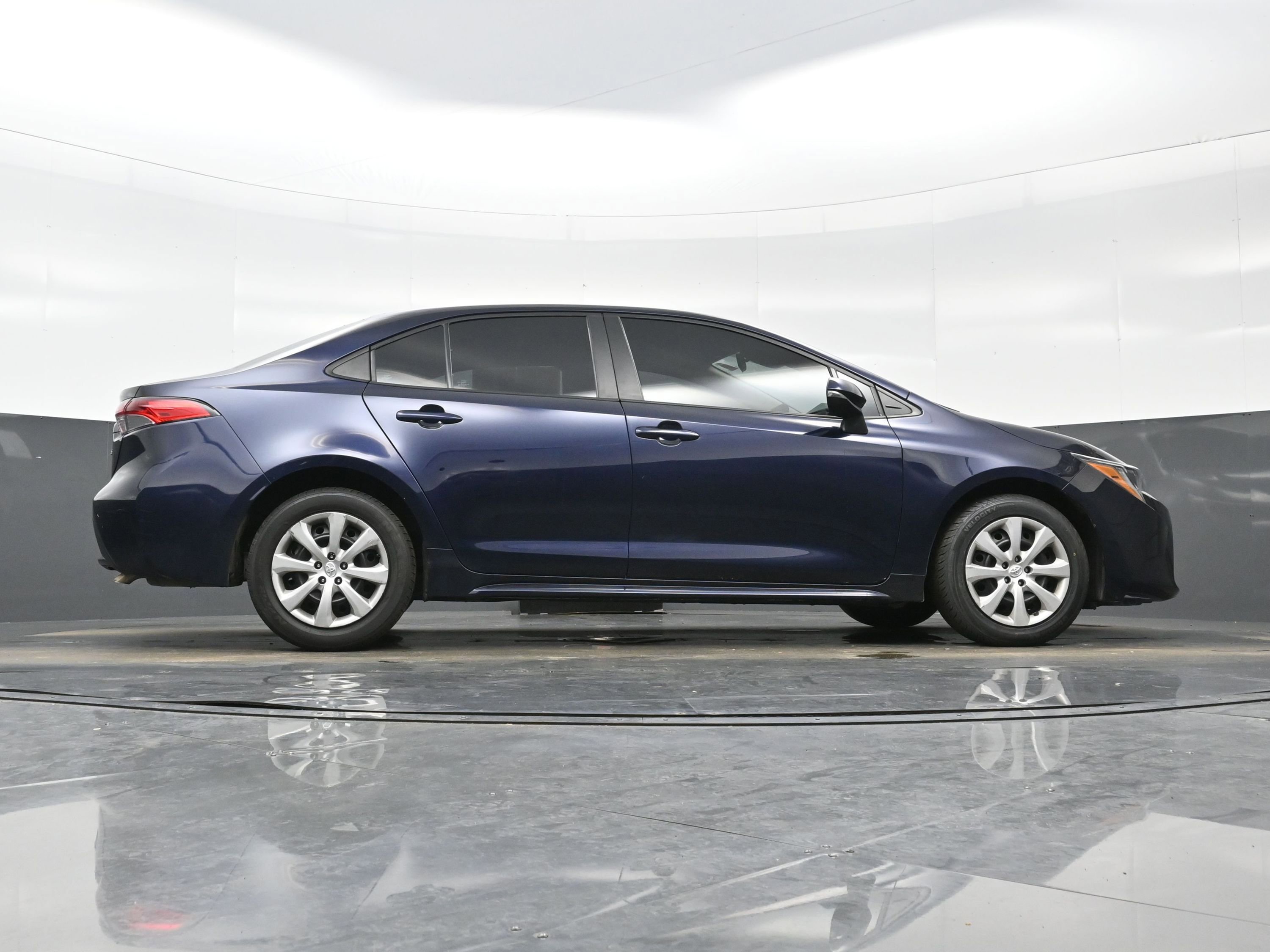 Used 2022 Toyota Corolla LE FWD image 30