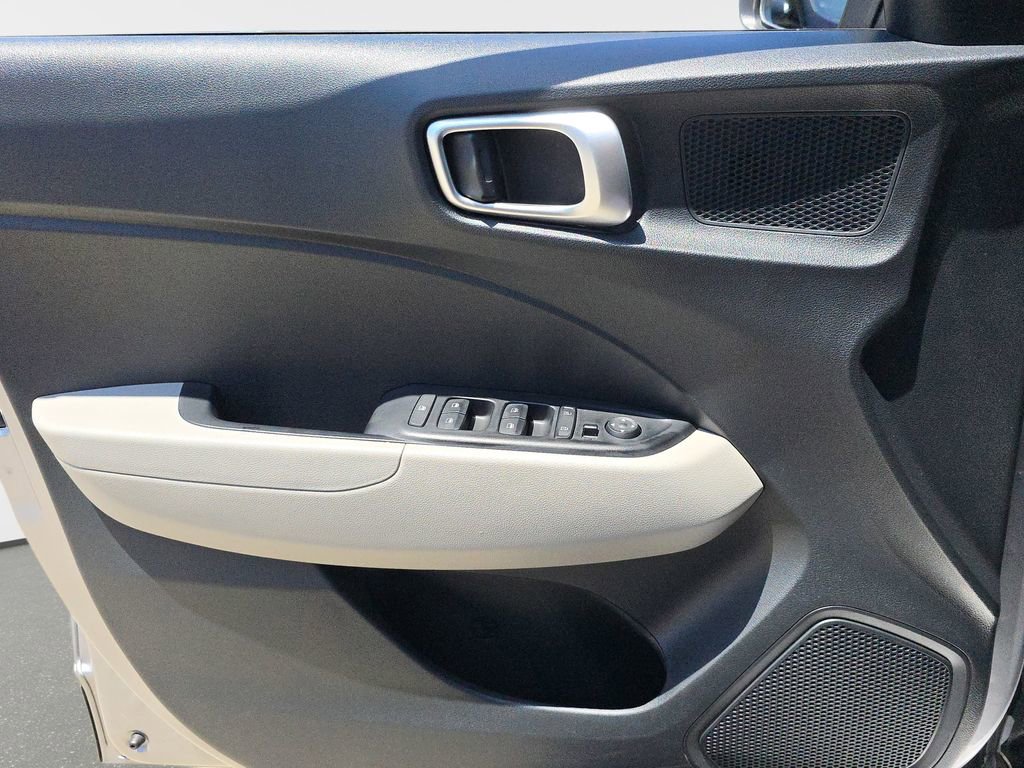 Used 2023 Hyundai Venue SEL FWD image 19