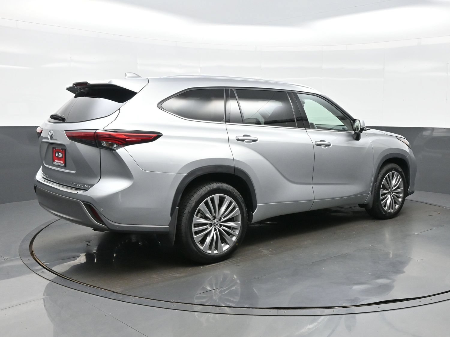 Used 2023 Toyota Highlander Platinum AWD/4WD image 6
