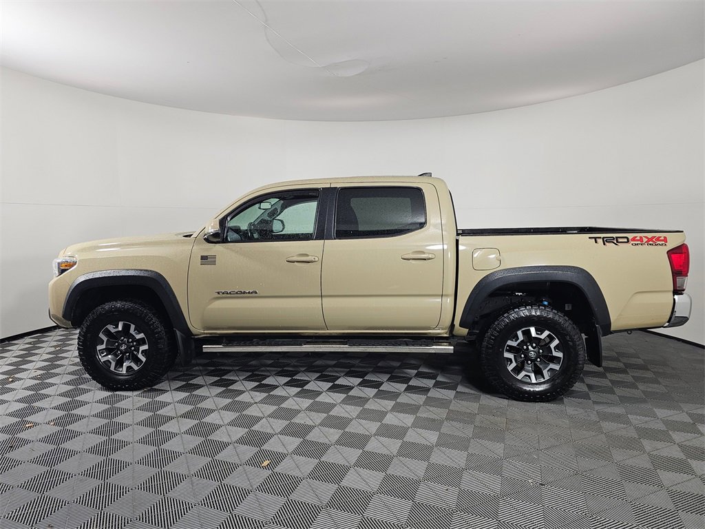 Used 2016 Toyota Tacoma TRD Off-Road image 4