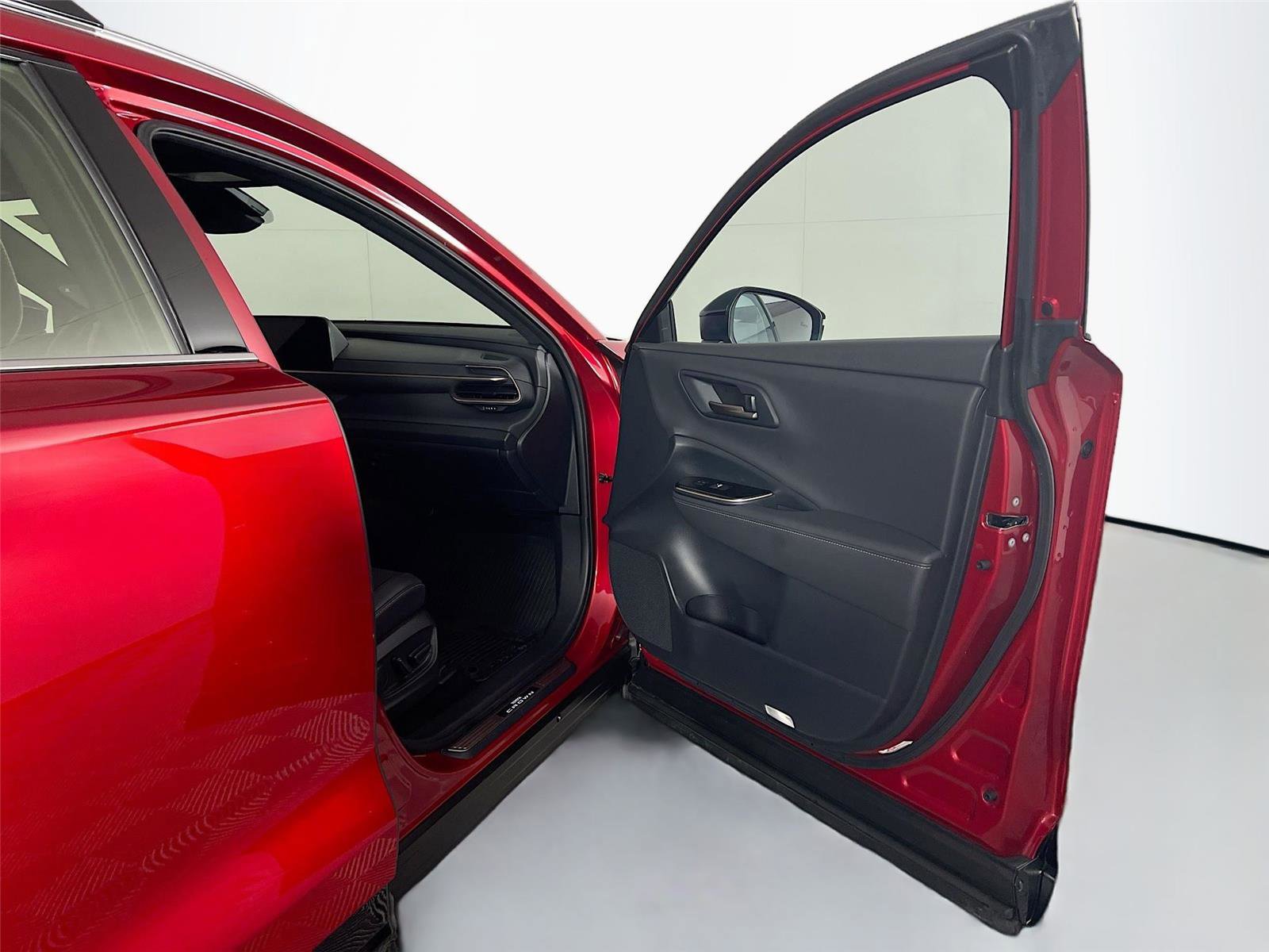 Used 2025 Toyota Crown Signia w/ Advanced Technology Package image 28