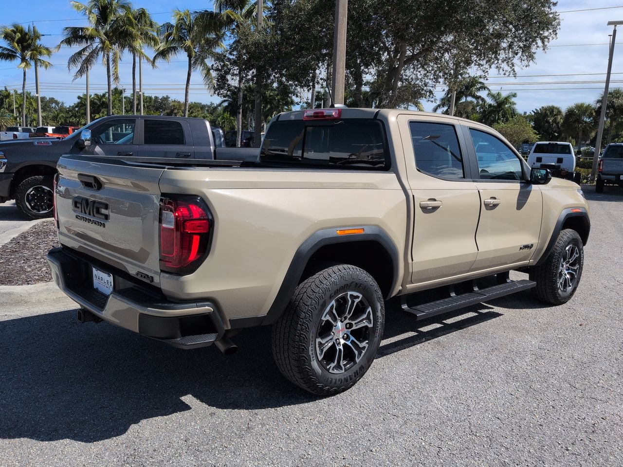 Used 2024 GMC Canyon AT4 AWD/4WD image 5