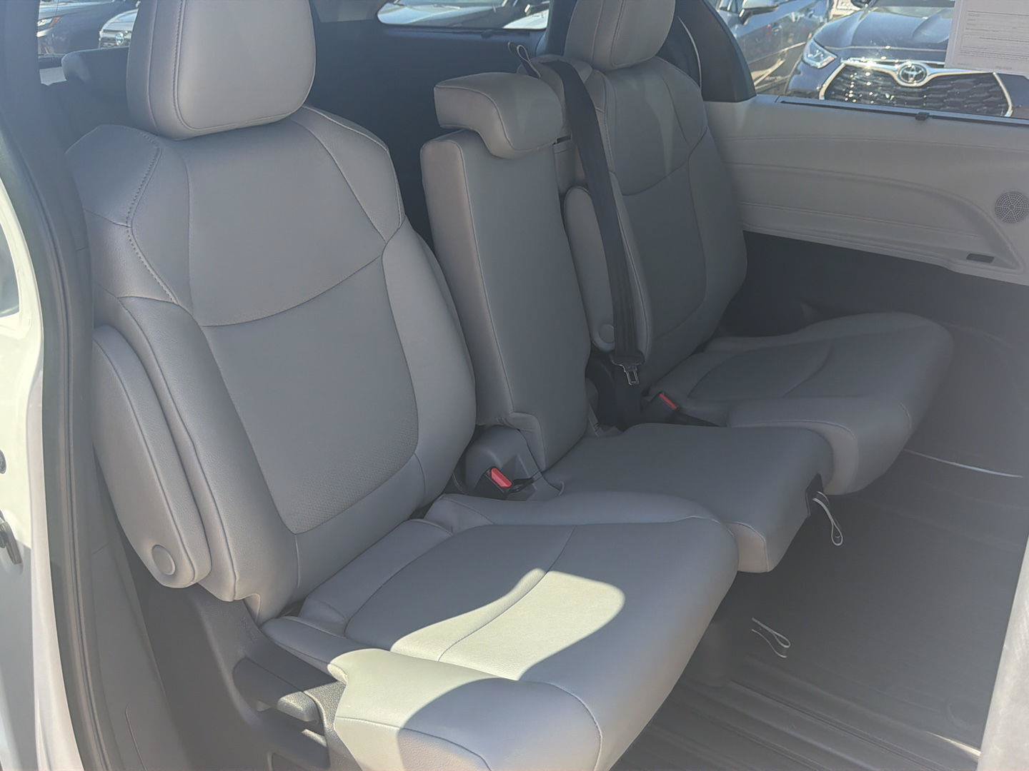 Certified 2026 Toyota Sienna XLE FWD image 17