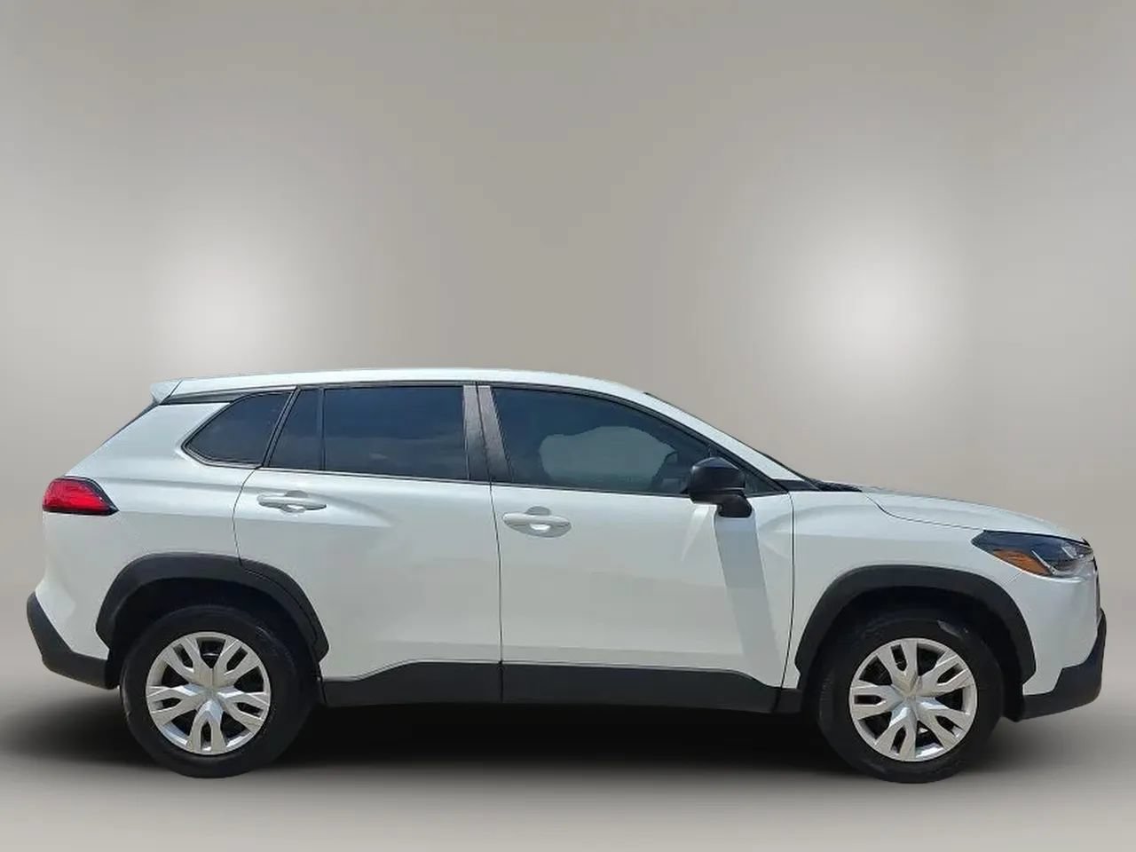 Used 2024 Toyota Corolla Cross L FWD image 9