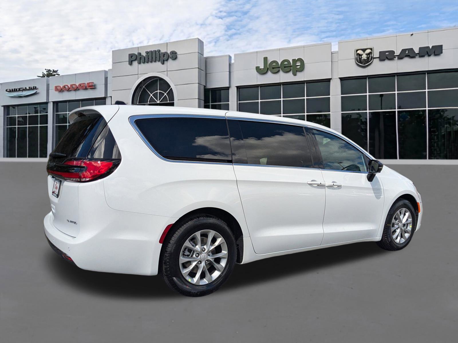 New 2026 Chrysler Pacifica Limited image 3
