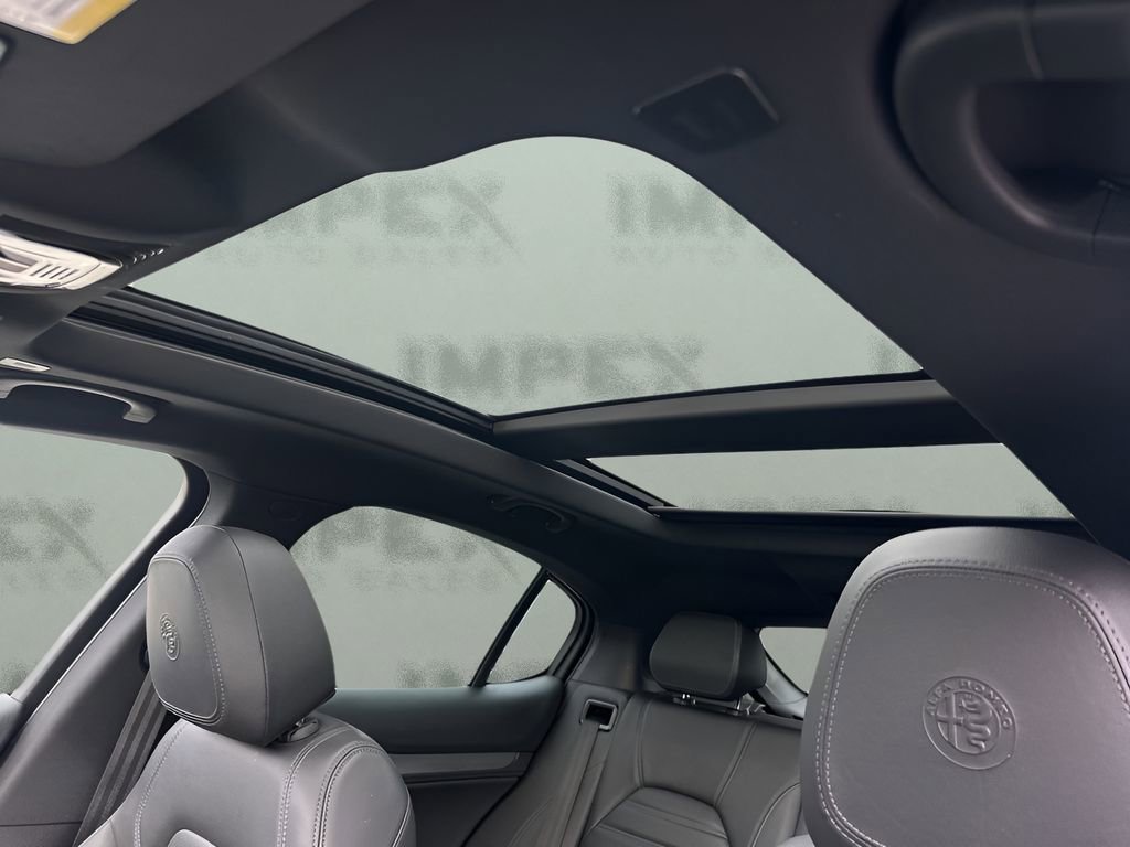 Used 2022 Alfa Romeo Stelvio Veloce image 14