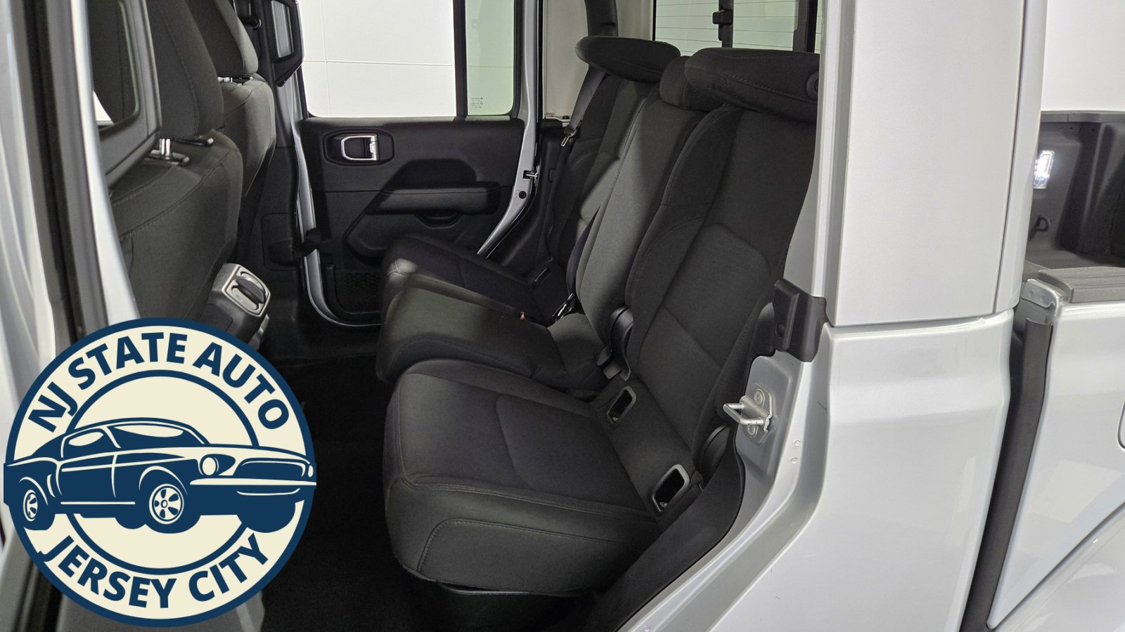 Used 2023 Jeep Gladiator Overland image 24