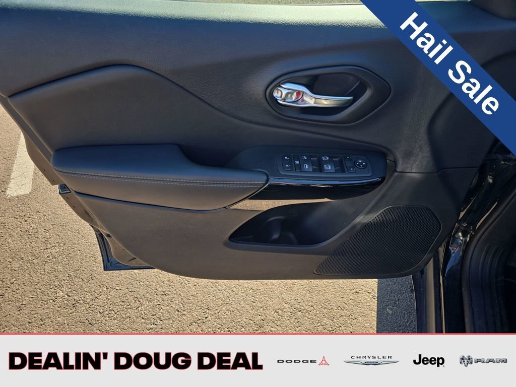 Used 2023 Jeep Cherokee Altitude Lux image 11