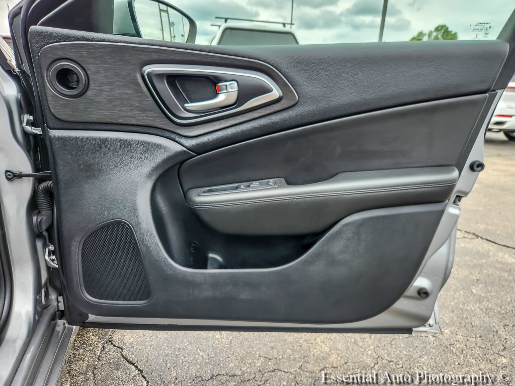 Used 2017 Chrysler 200 Limited Platinum FWD image 20