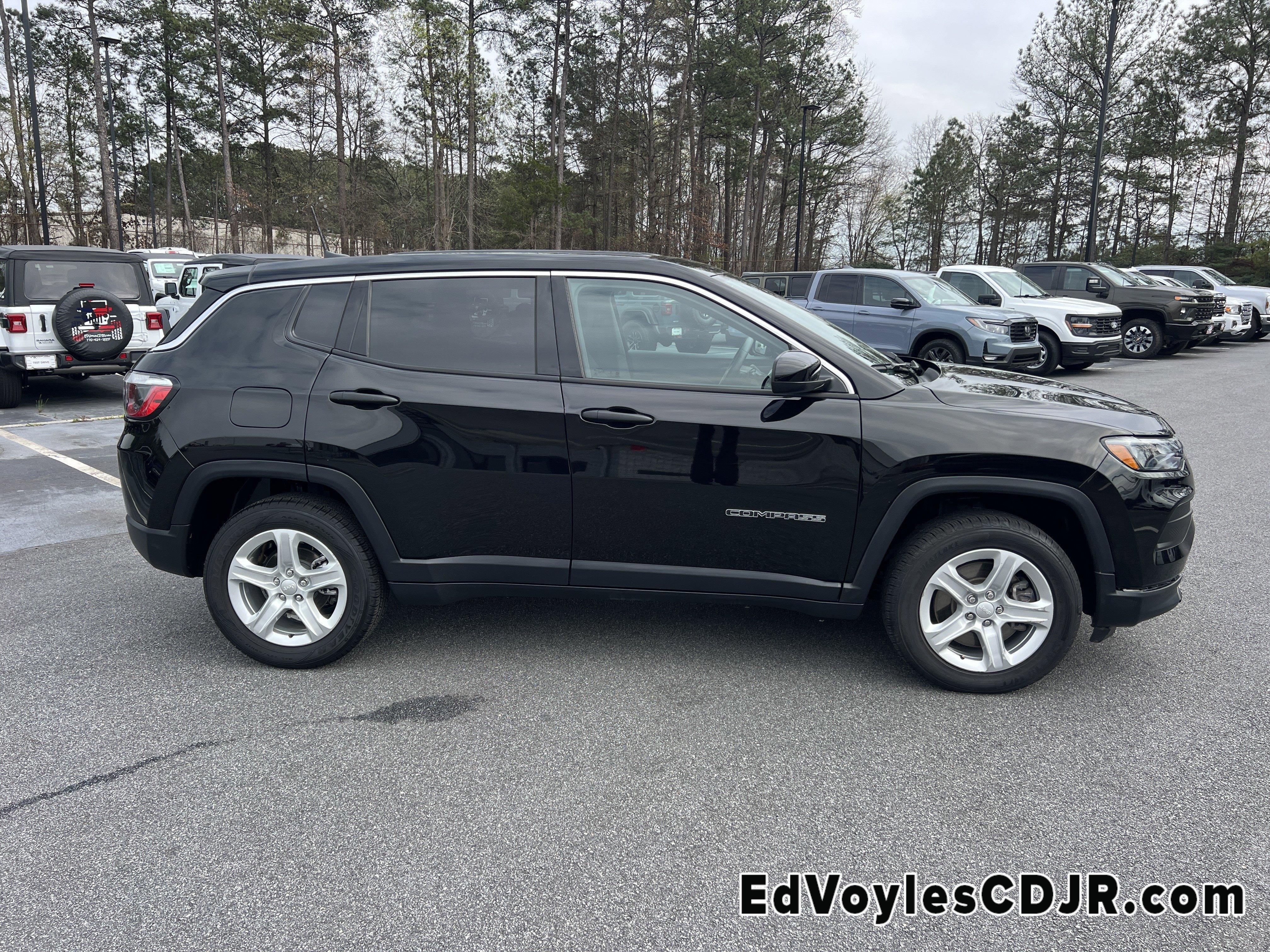 Used 2023 Jeep Compass Sport image 9