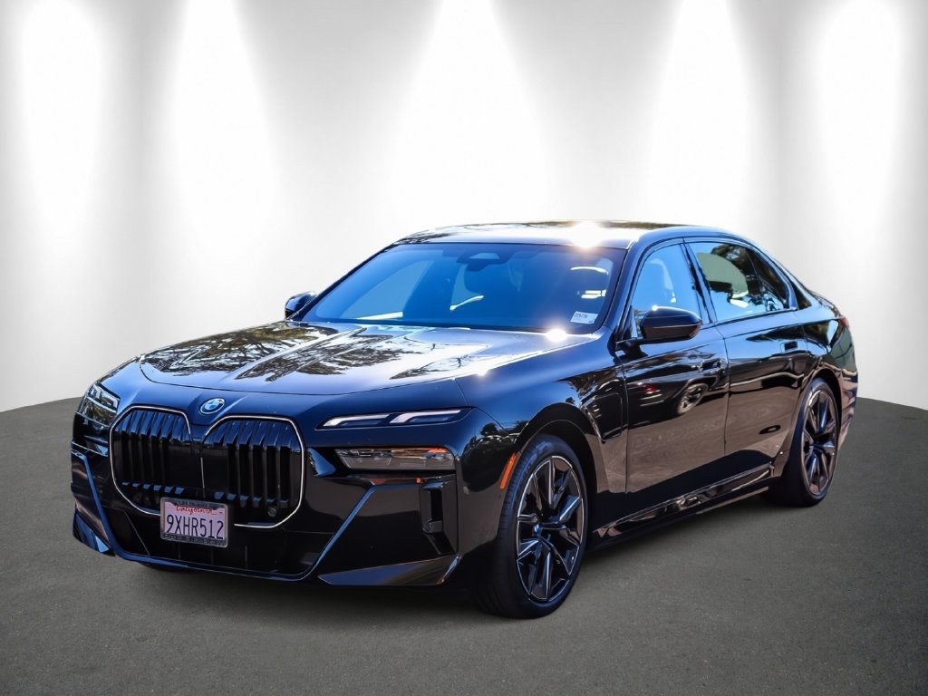 Used 2026 BMW 750e xDrive w/ Premium Package AWD/4WD image 3