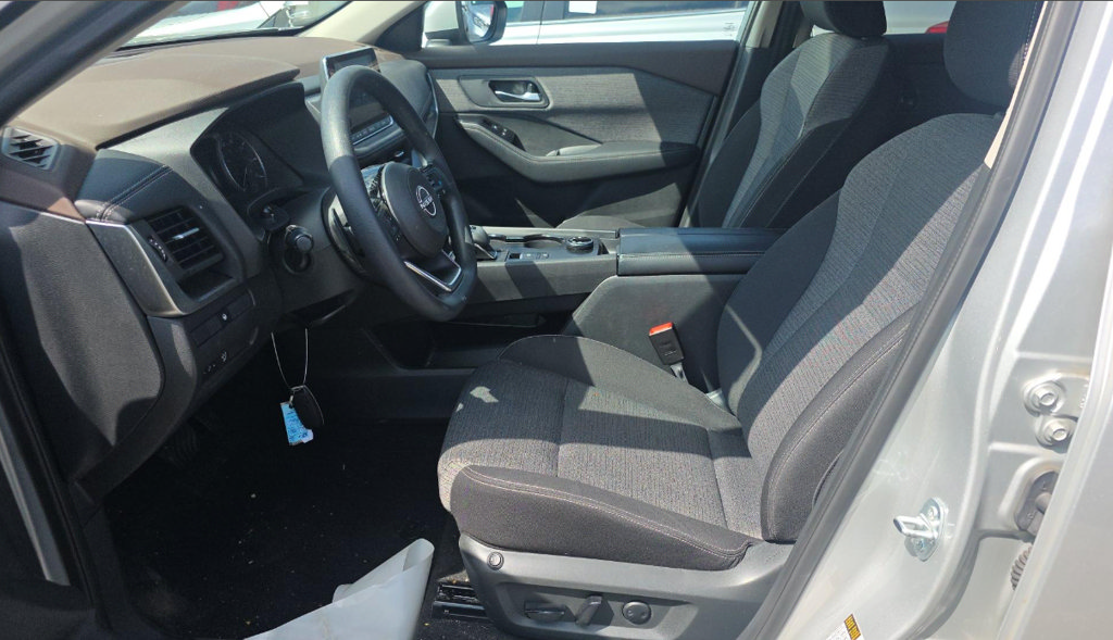 Used 2023 Nissan Rogue SV AWD/4WD image 9