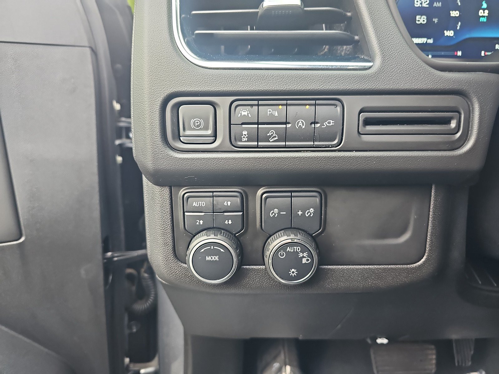 Used 2022 Chevrolet Tahoe Premier AWD/4WD image 14