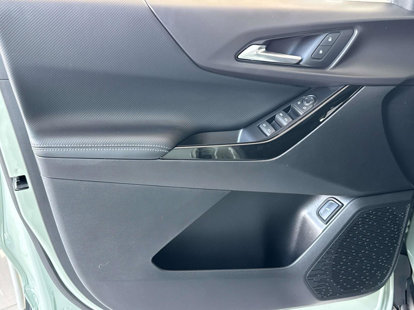 New 2026 Chevrolet Equinox LT w/ Convenience Package II image 8