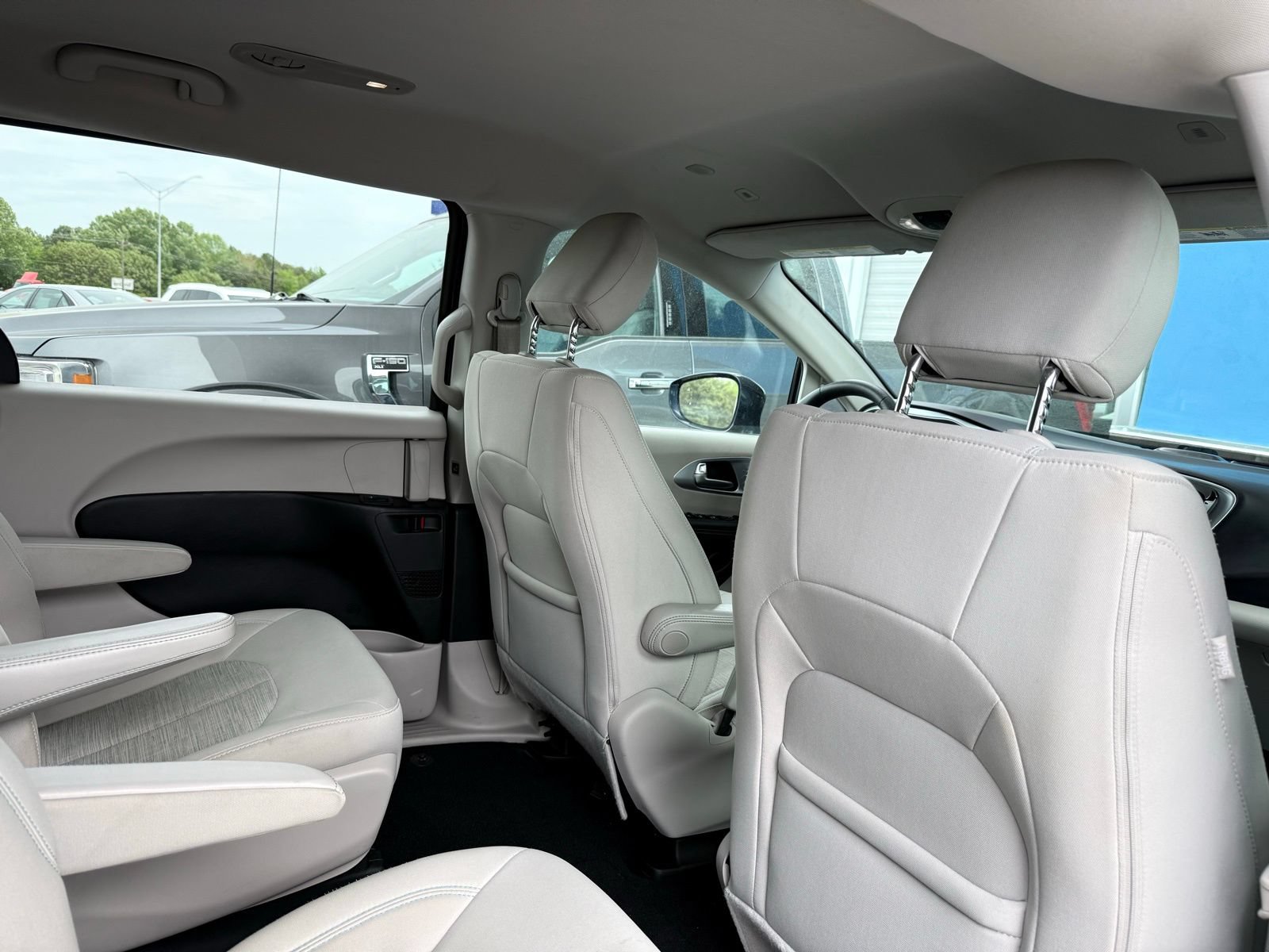 Used 2018 Chrysler Pacifica Touring Plus FWD image 26