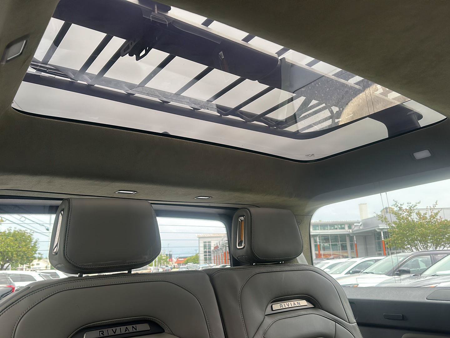 Used 2022 Rivian R1S Launch Edition AWD/4WD image 19