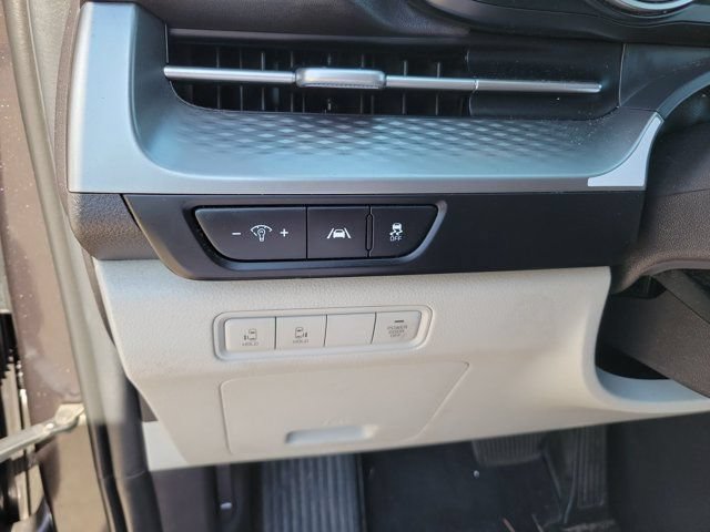 Used 2023 Kia Carnival LX FWD image 25