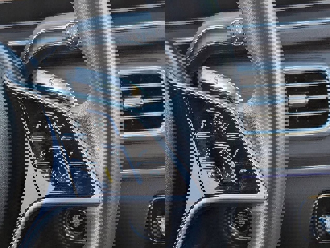 Used 2025 Mercedes-Benz GLE 350 4MATIC image 25