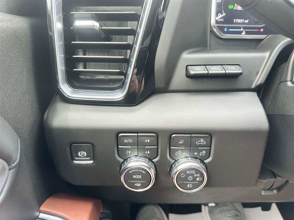 Used 2025 GMC Sierra 3500 Denali Ultimate AWD/4WD image 36