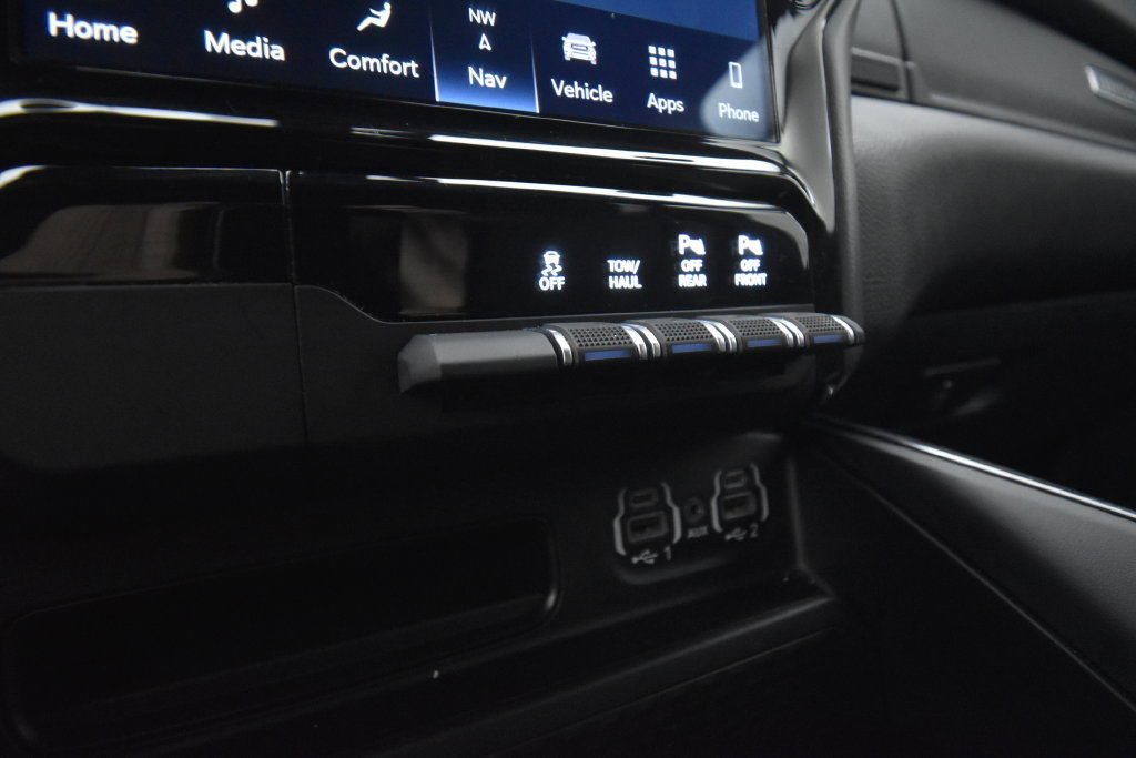 Used 2024 RAM 1500 Big Horn AWD/4WD image 32