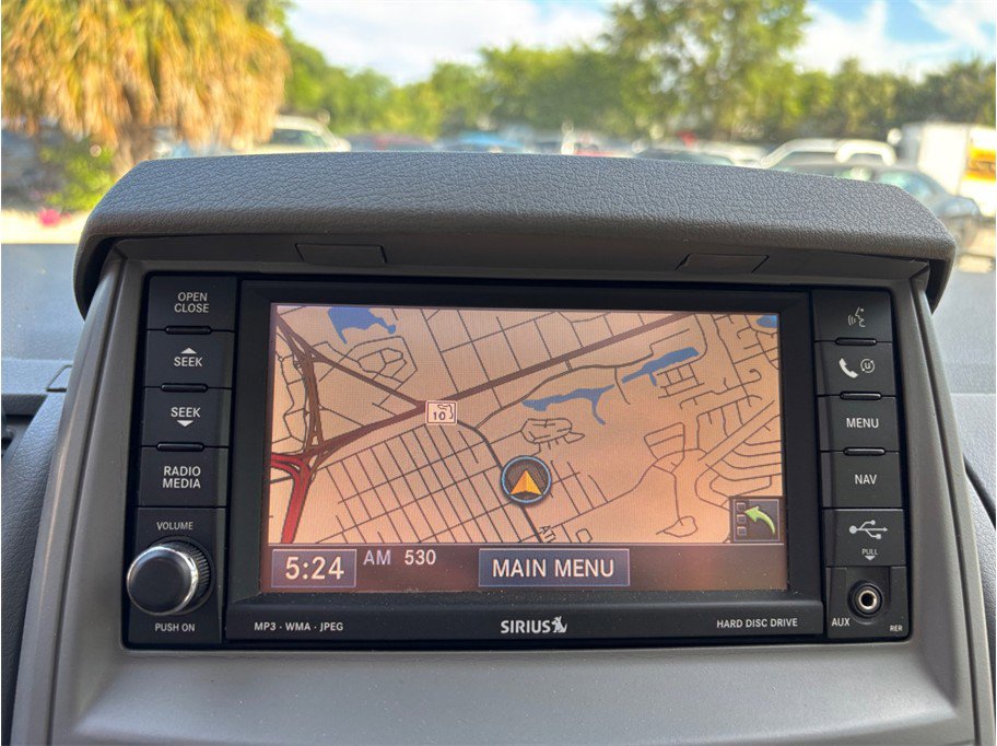 Used 2010 Chrysler Town & Country Limited image 27