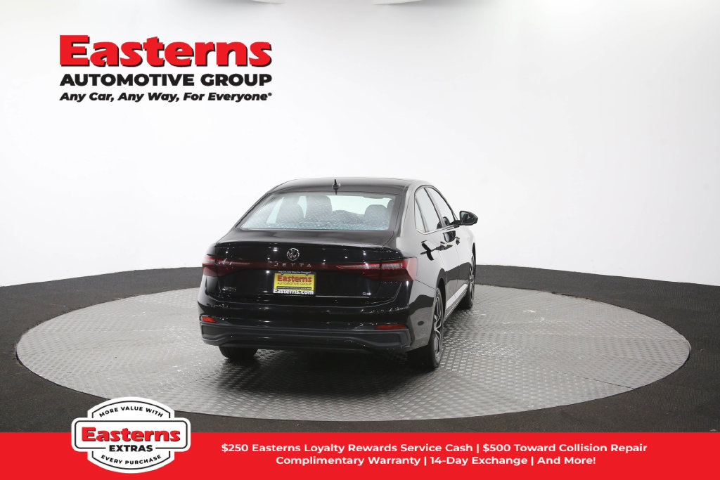 Used 2025 Volkswagen Jetta SE FWD image 38