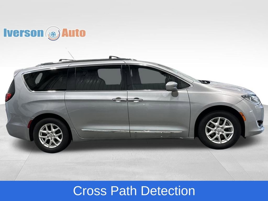 Used 2020 Chrysler Pacifica Touring-L FWD image 11