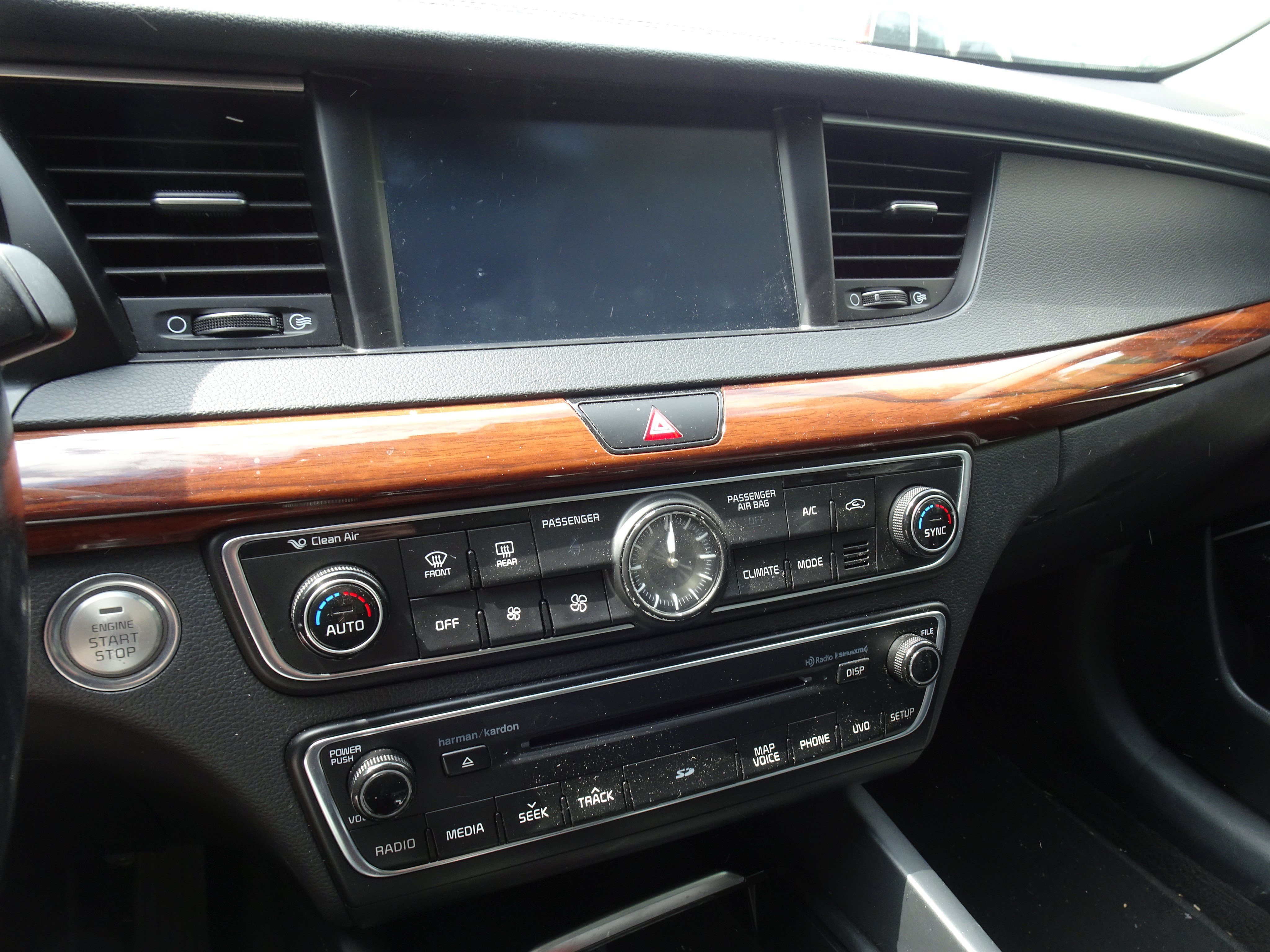 Used 2017 Kia Cadenza Technology FWD image 8