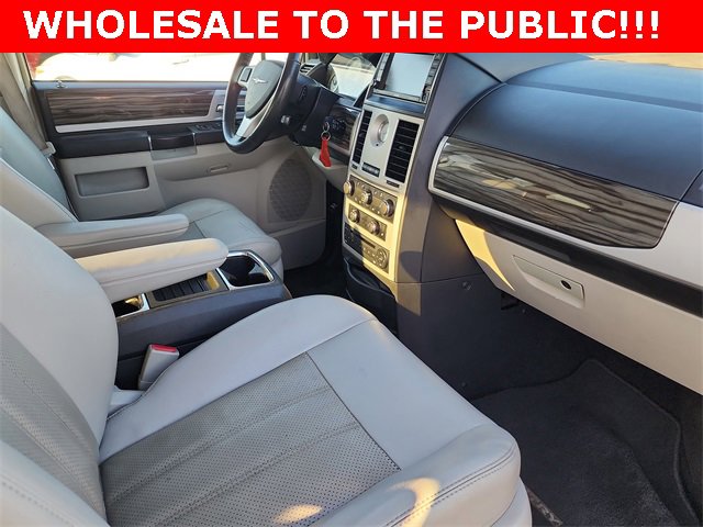 Used 2010 Chrysler Town & Country Touring image 16