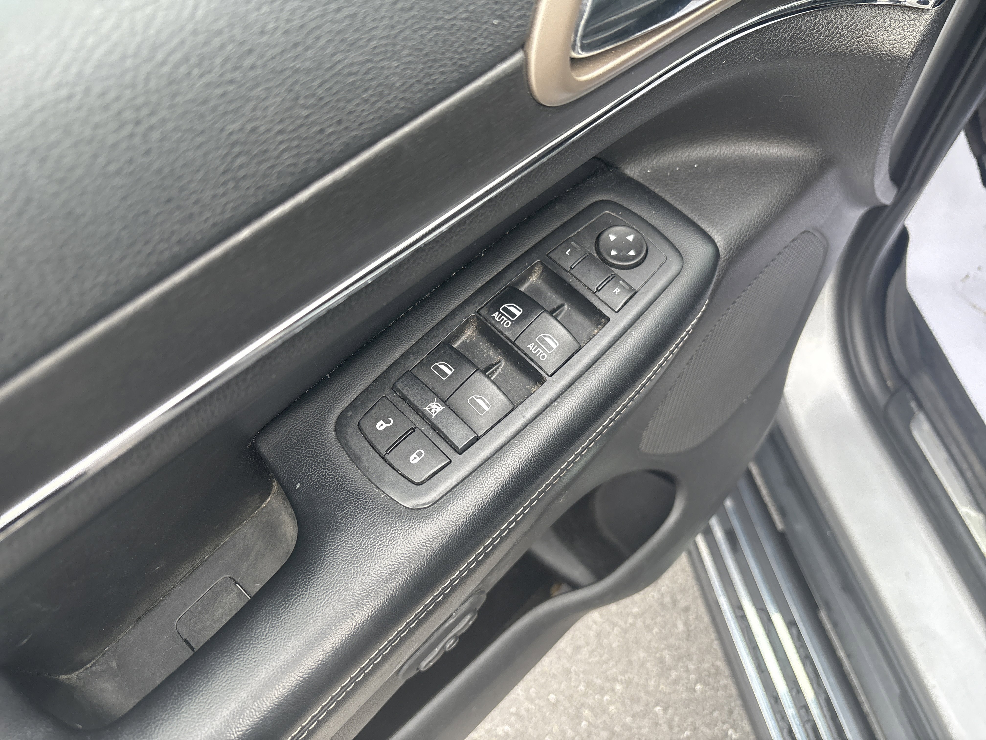 Used 2016 Jeep Grand Cherokee Limited image 16