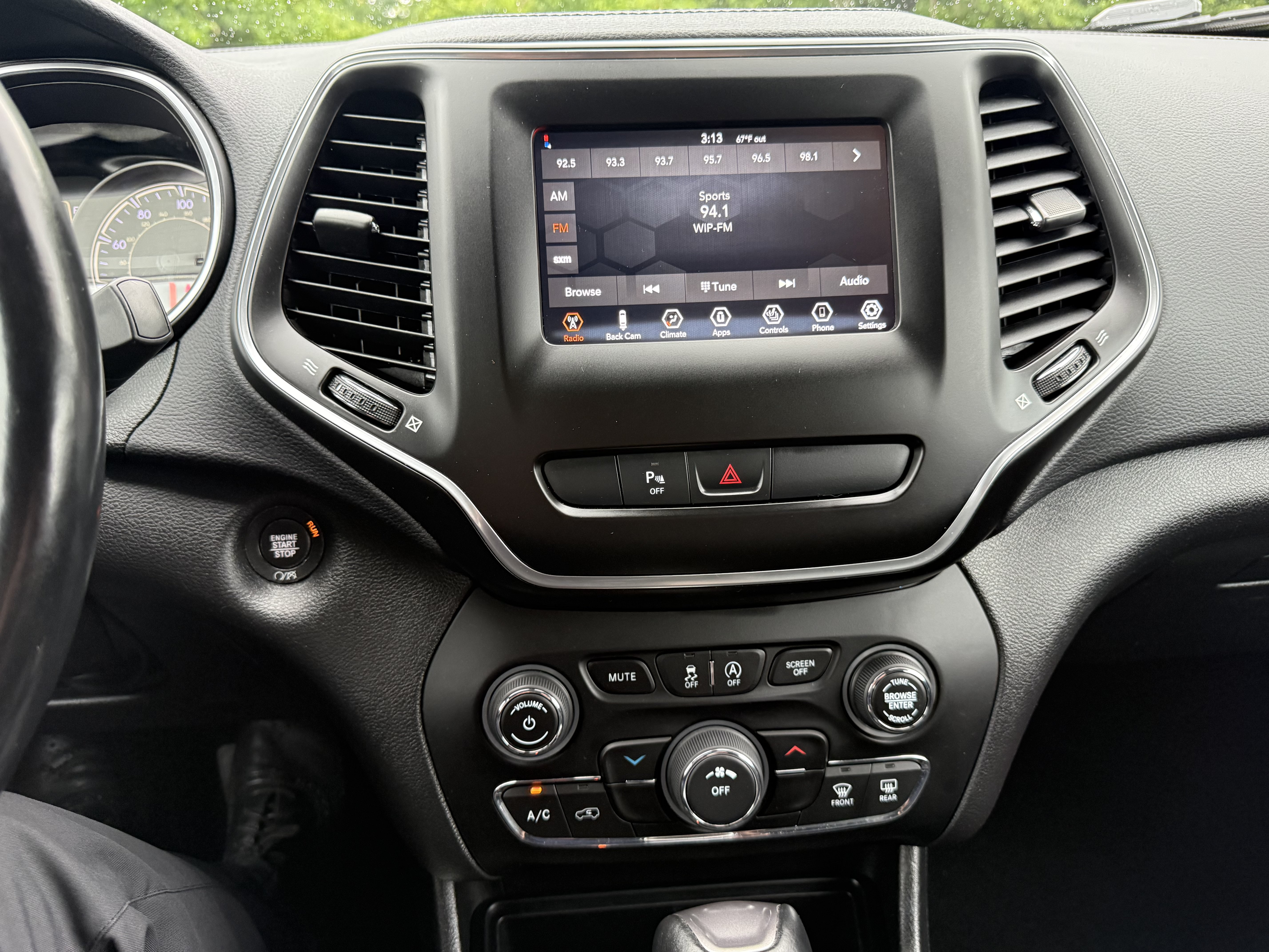 Certified 2020 Jeep Cherokee Latitude Plus w/ Cold Weather Group AWD/4WD image 19