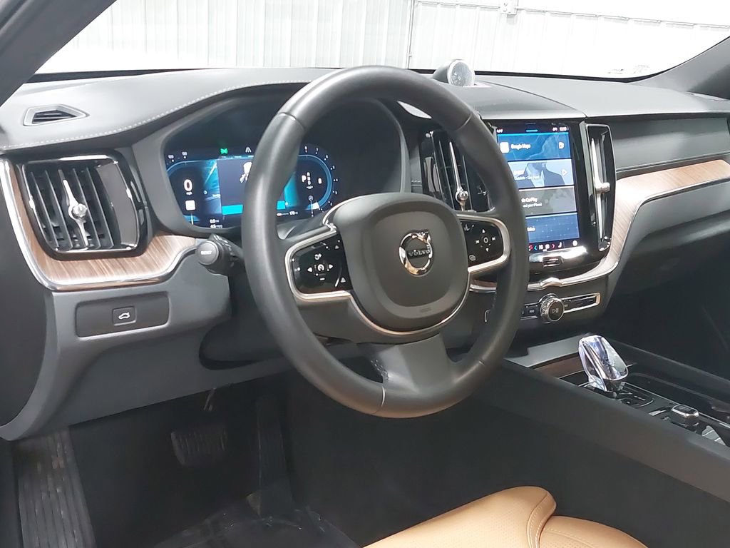 Used 2023 Volvo XC60 B6 Ultimate image 16