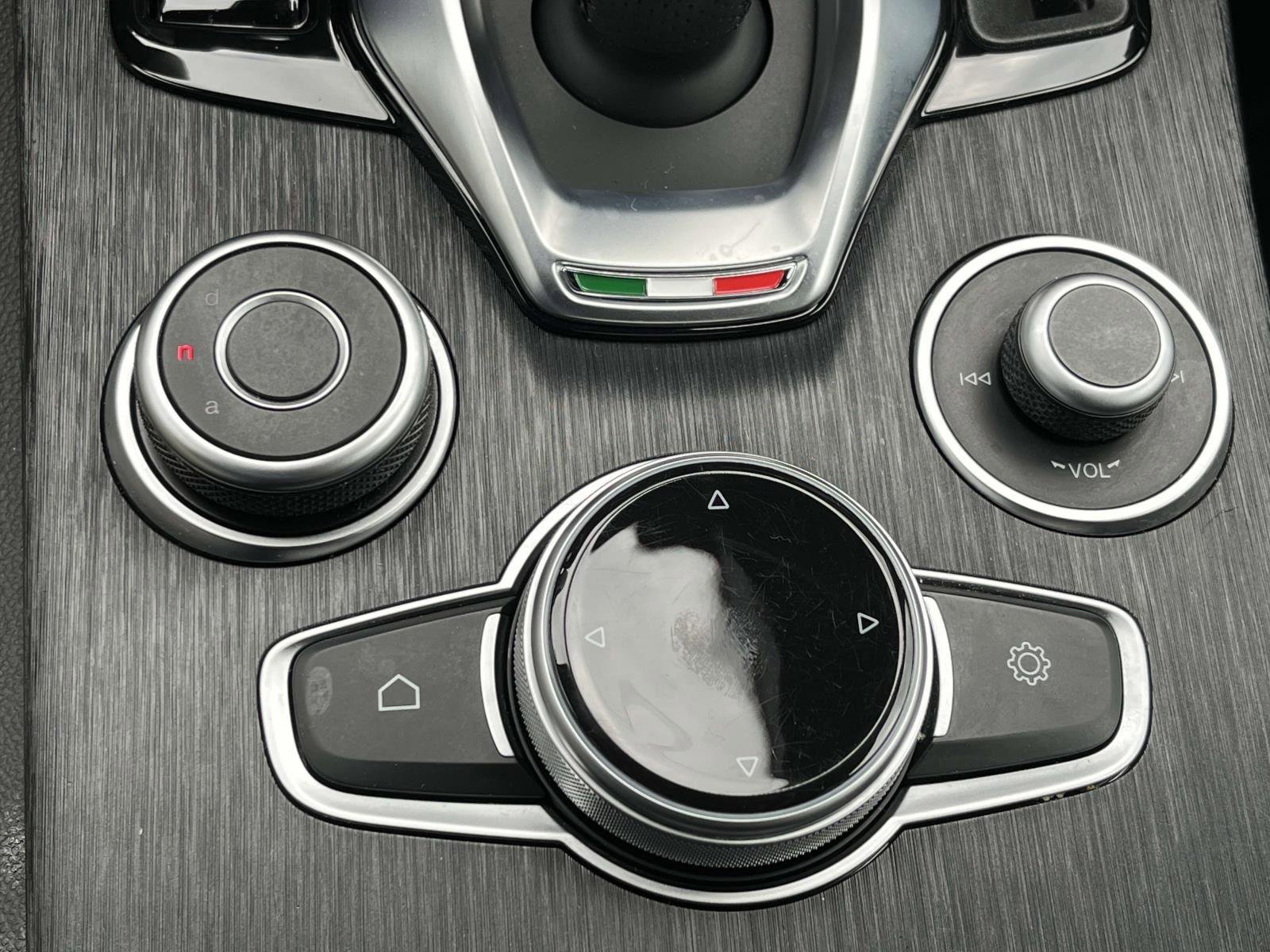 Used 2024 Alfa Romeo Stelvio Sprint image 21