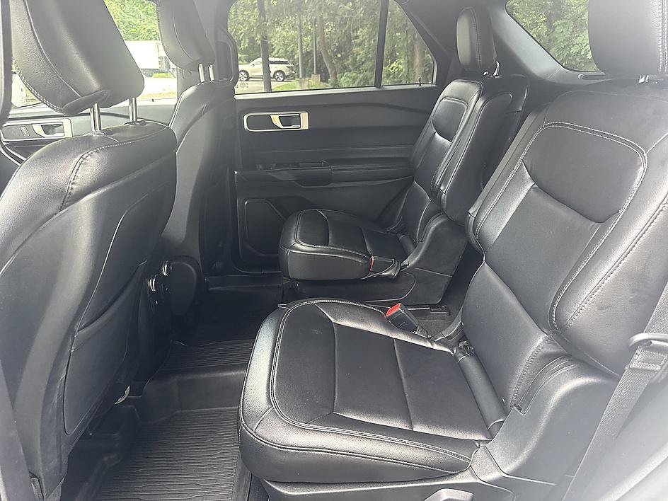 Used 2020 Ford Explorer XLT w/ Equipment Group 202A AWD/4WD image 12