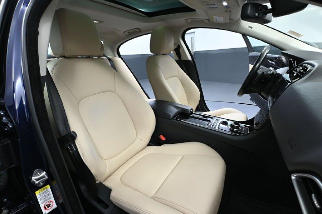 Used 2018 Jaguar XE Premium AWD/4WD image 40