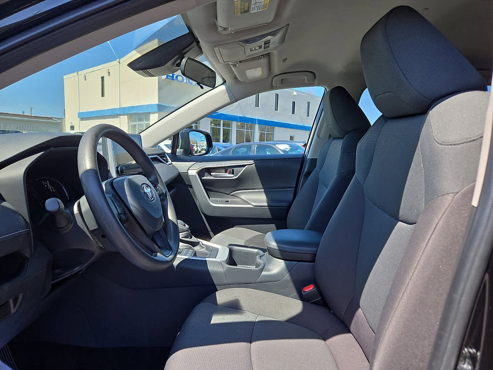 Used 2025 Toyota RAV4 XLE AWD/4WD image 14