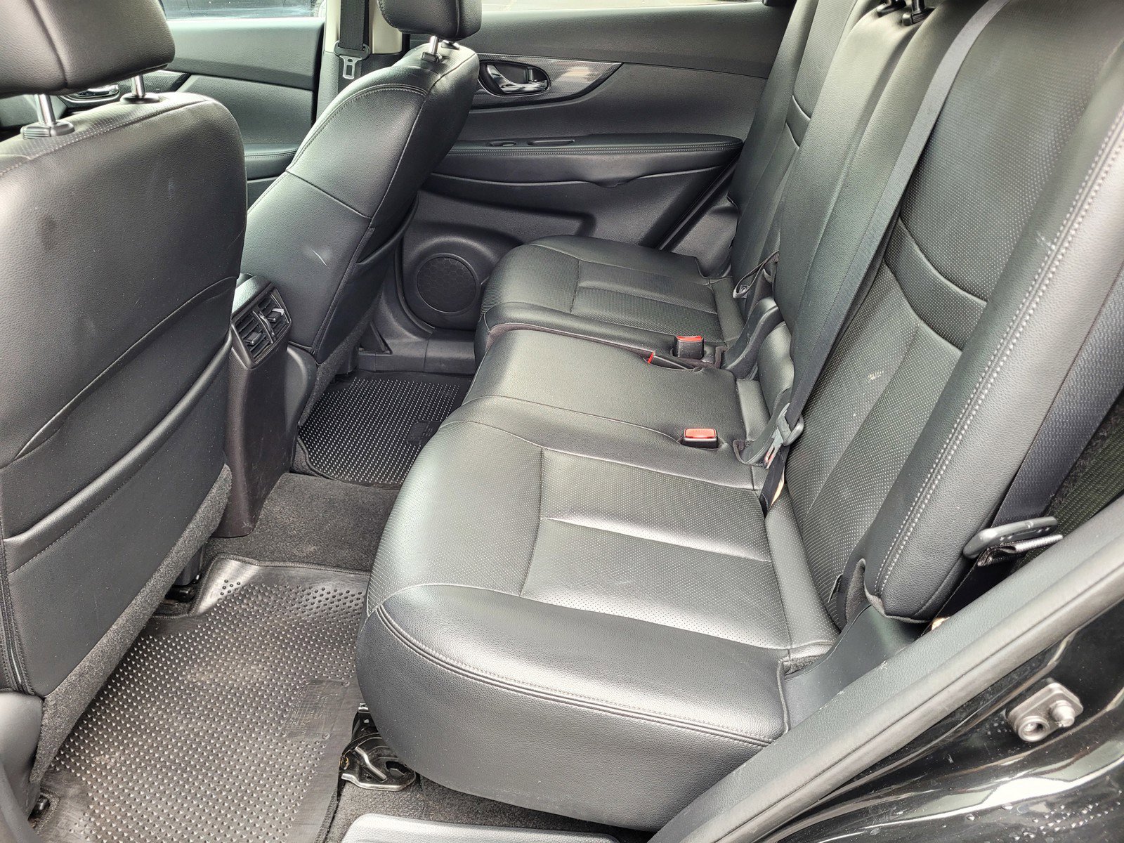 Used 2016 Nissan Rogue SL w/ SL Premium Package image 6