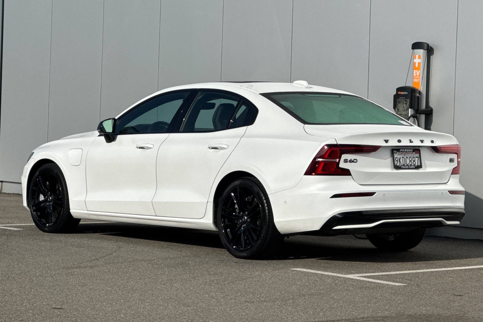 Used 2024 Volvo S60 T8 Plus w/ Climate Package AWD/4WD image 3