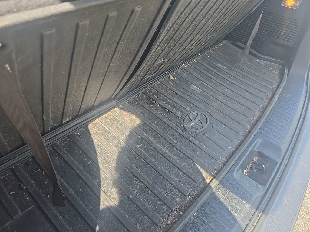 Used 2017 Toyota Highlander XLE image 10