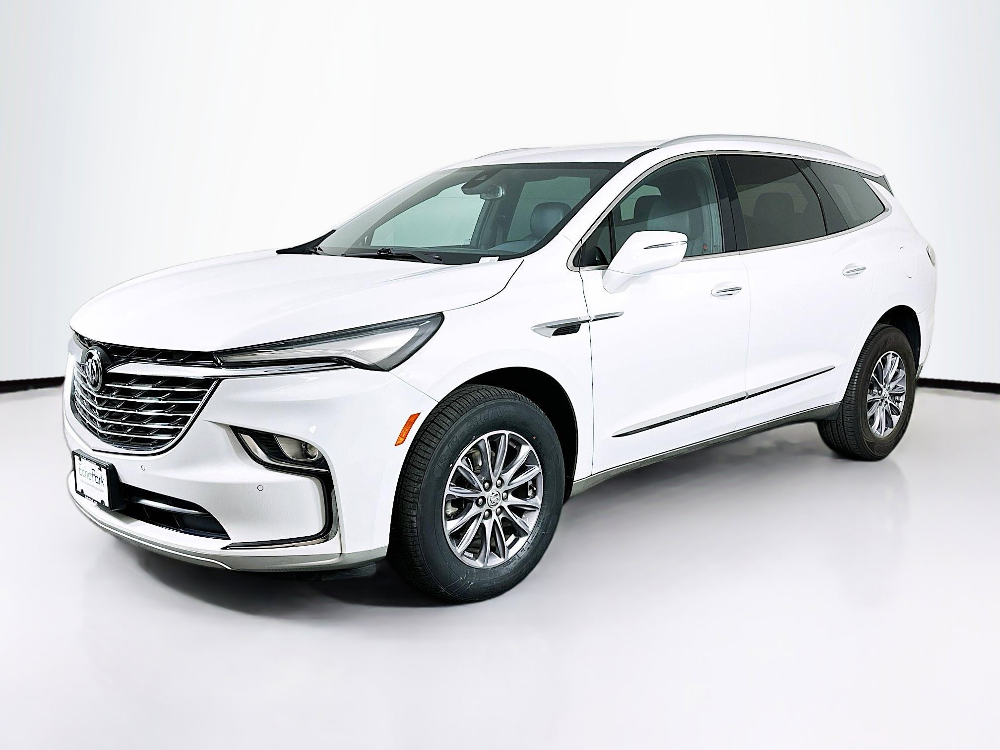 Used 2024 Buick Enclave Essence image 3