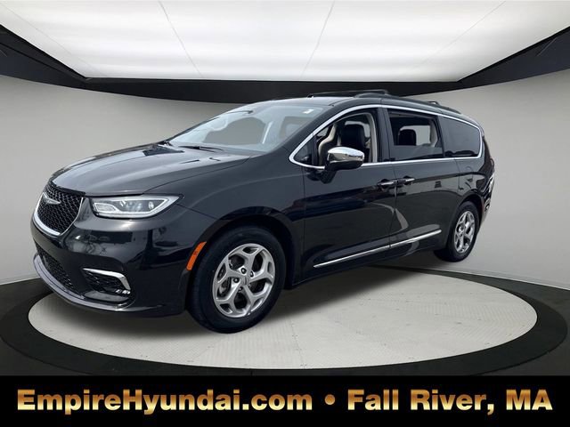 Used 2023 Chrysler Pacifica Limited image 1