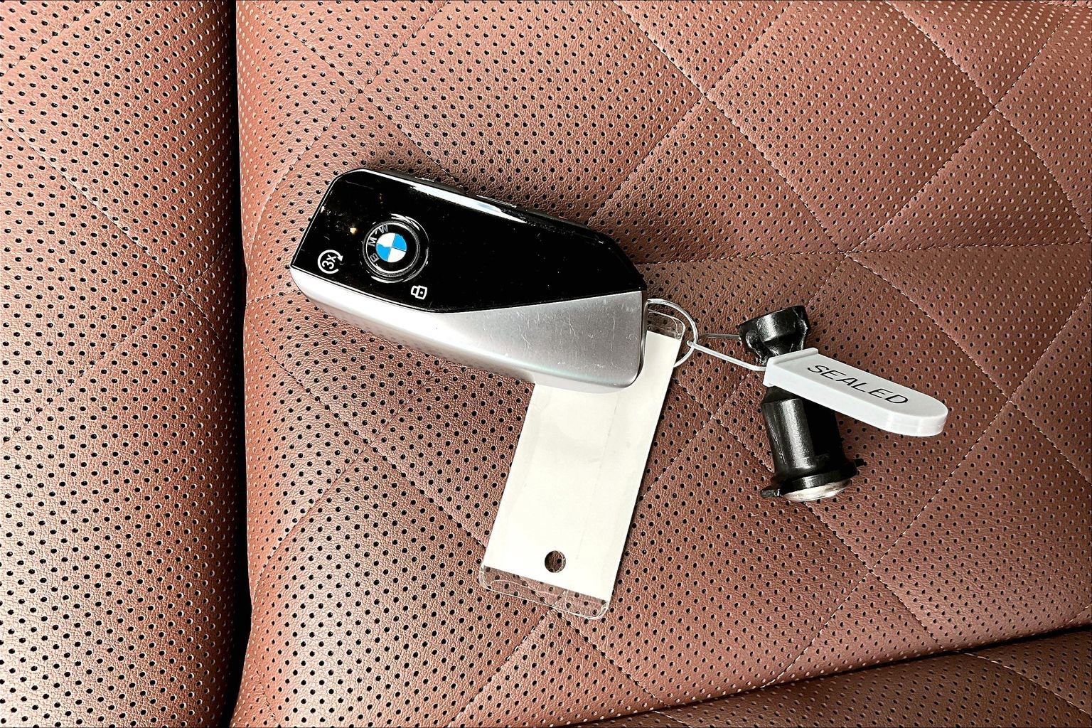 Used 2025 BMW X7 xDrive40i w/ M Sport Package image 11