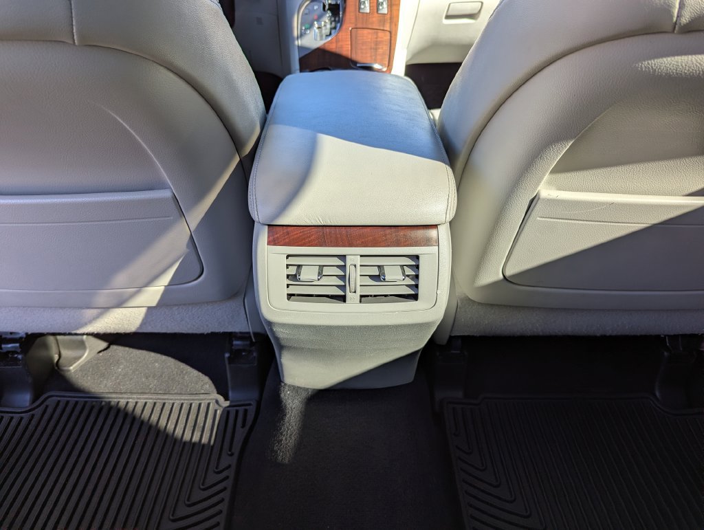 Used 2011 Toyota Venza AWD w/ Premium Pkg #2 image 43