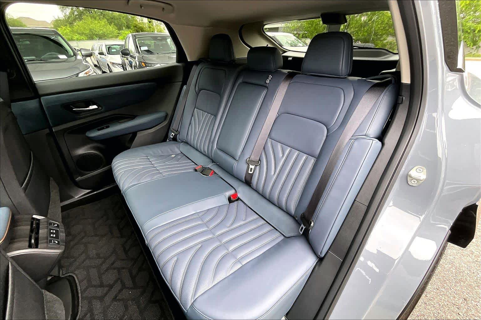 Used 2025 Nissan Ariya Platinum image 19