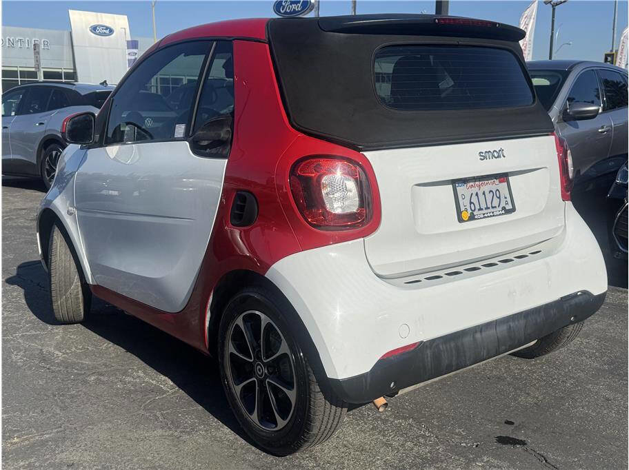 Used 2017 smart fortwo passion image 9