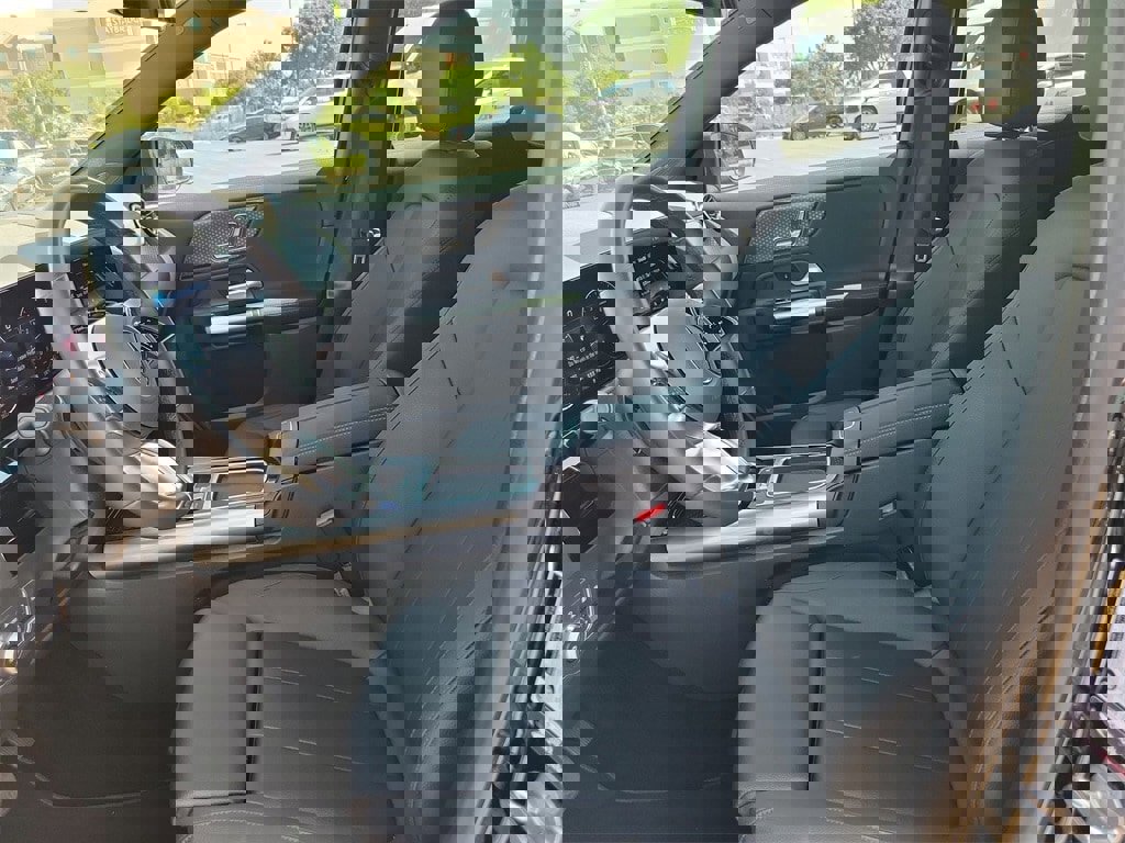 New 2025 Mercedes-Benz GLA 250 image 16