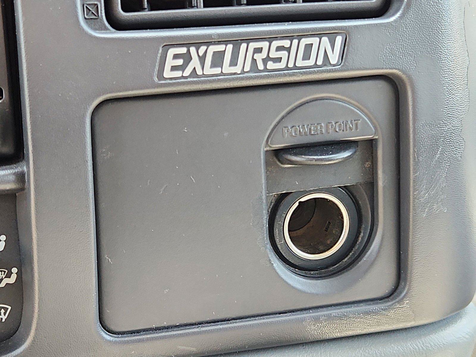 Used 2005 Ford Excursion XLT AWD/4WD image 25